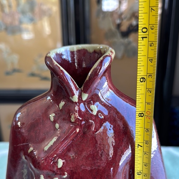 Vintage Asian kimono Burgundy Ceramic Vase - Picture 9 of 10